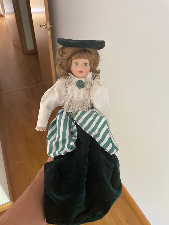 Muñeca porcelana