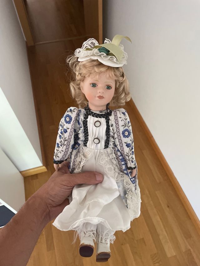 Muñeca porcelana