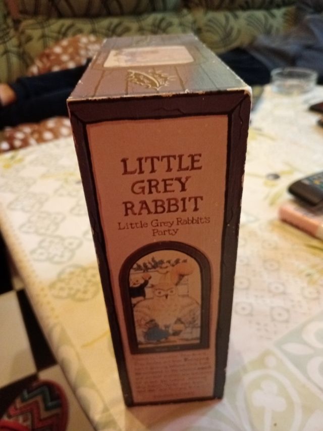 Little grey rabbit caja musical
