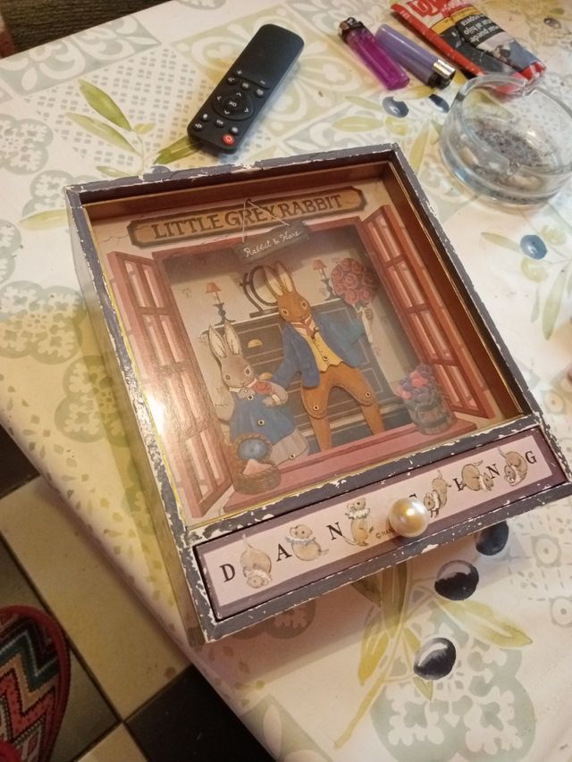 Little grey rabbit caja musical