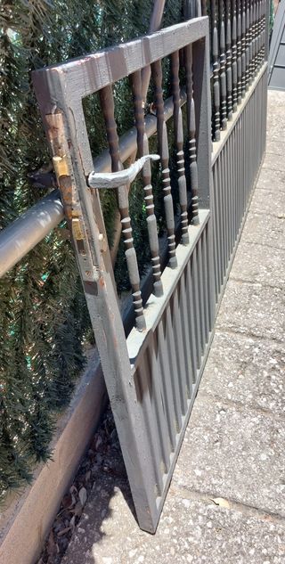 Puerta batiente forja