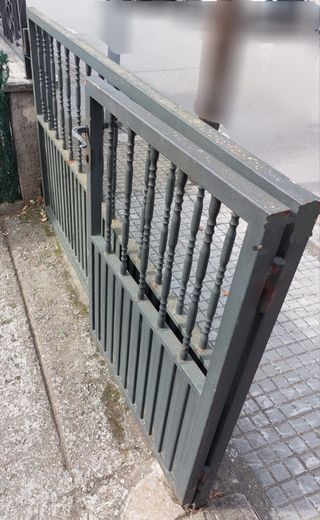 Puerta batiente forja