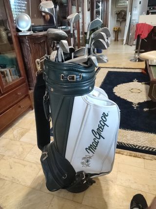 Bolsa mochila y palos de golf retro