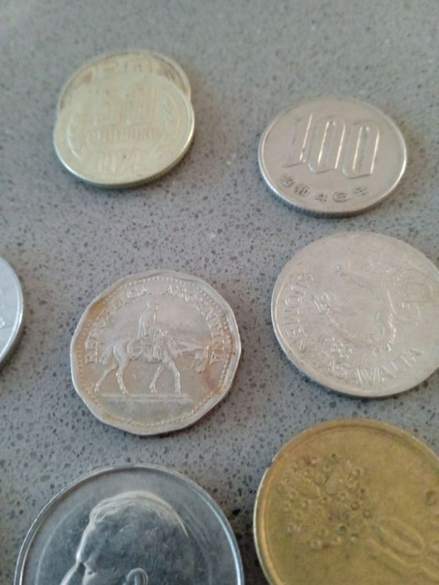 Lote monedas estrangeras precio interesa
