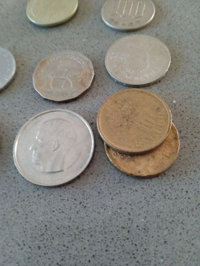 Lote monedas estrangeras precio interesa