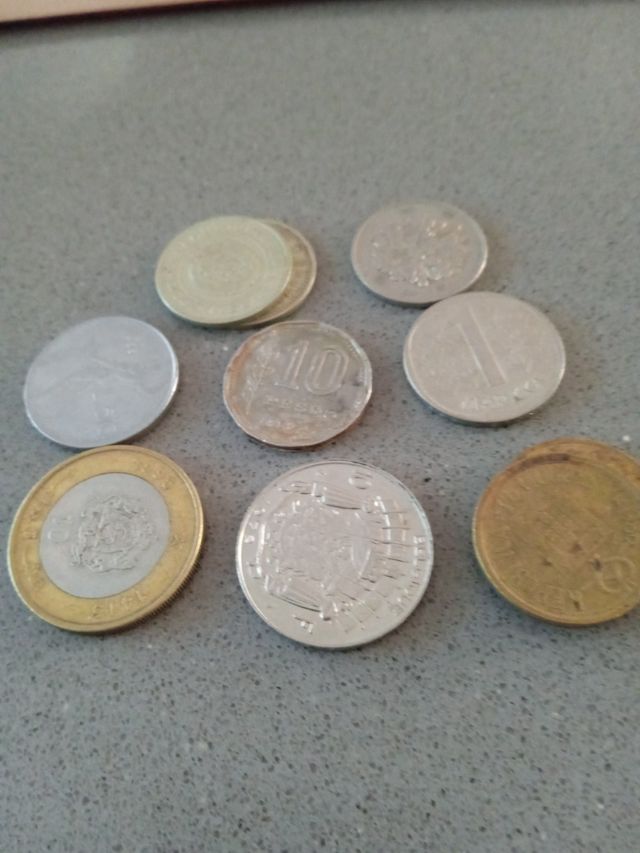 Lote monedas estrangeras precio interesa