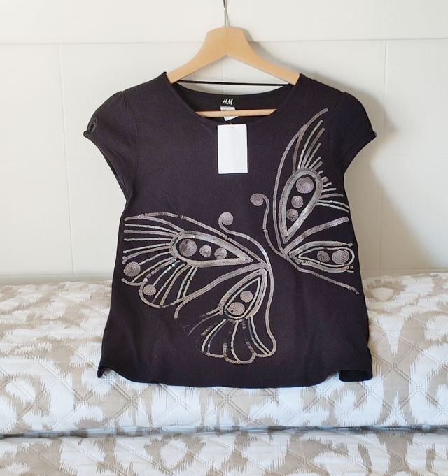 Camiseta negra mariposa plateada, H&M,