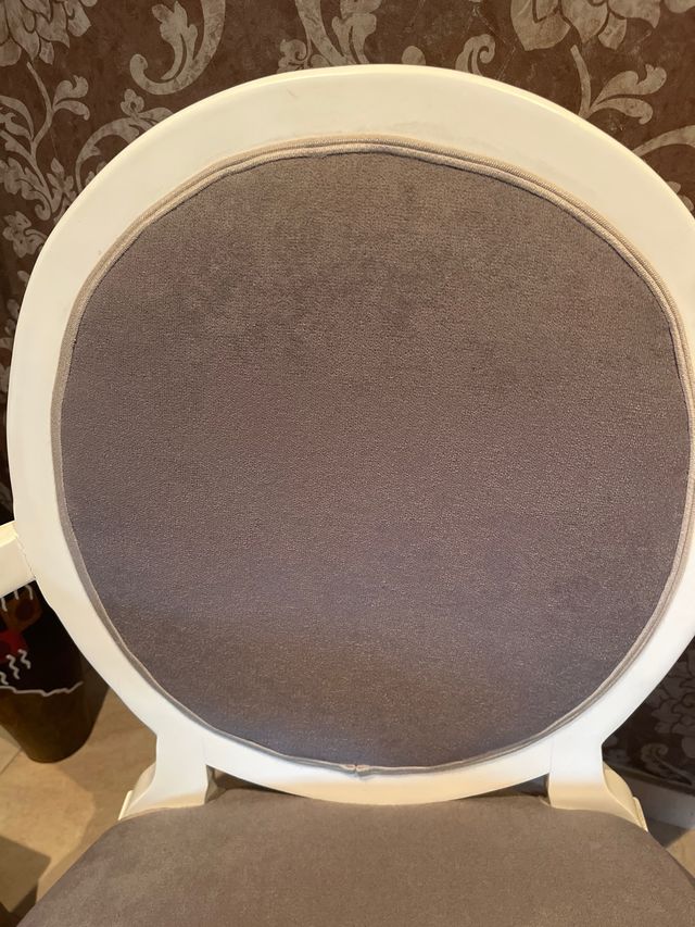Sillon Isabelino blanco y tapizado gris