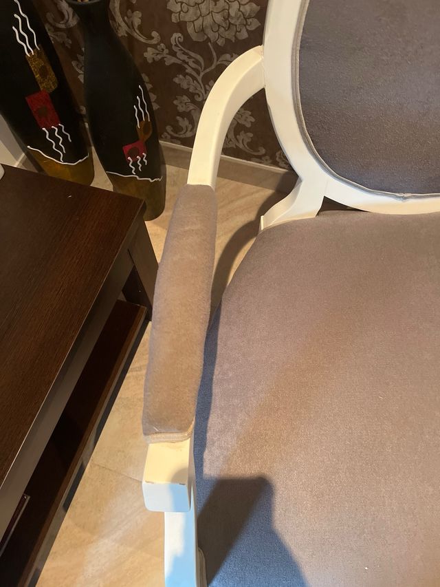 Sillon Isabelino blanco y tapizado gris