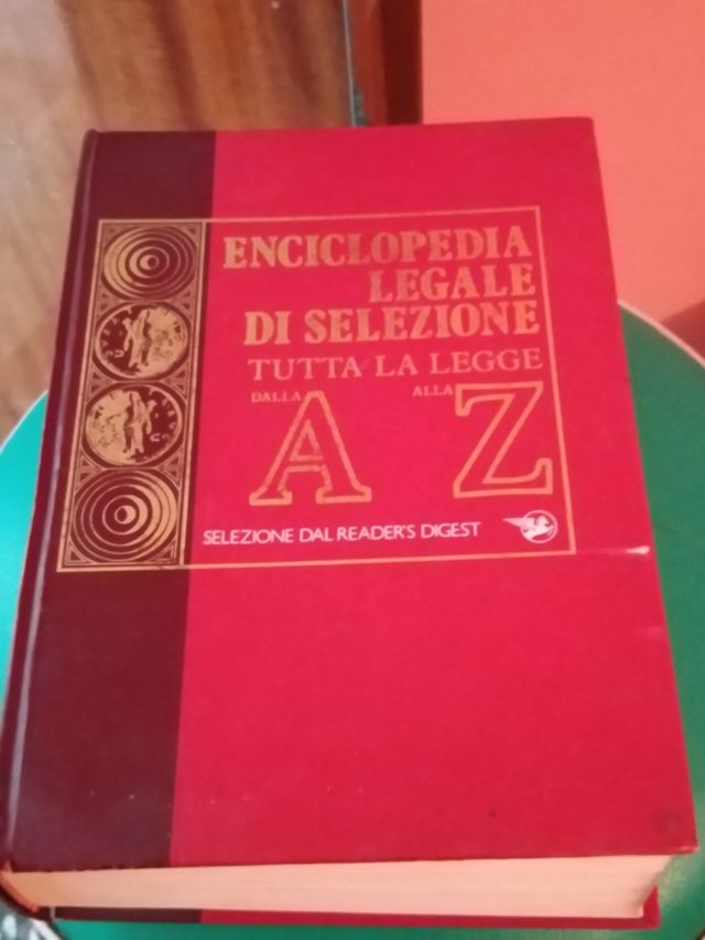 Volume Enciclopedia legale.