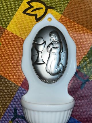 Acquasantiera in porcellana con placca in argento