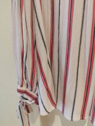 Camisa de hombros descubiertos
