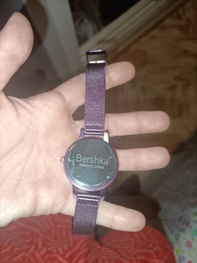 Reloj Bershka color morado