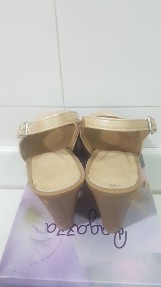 Zapatos de señora de tacón 