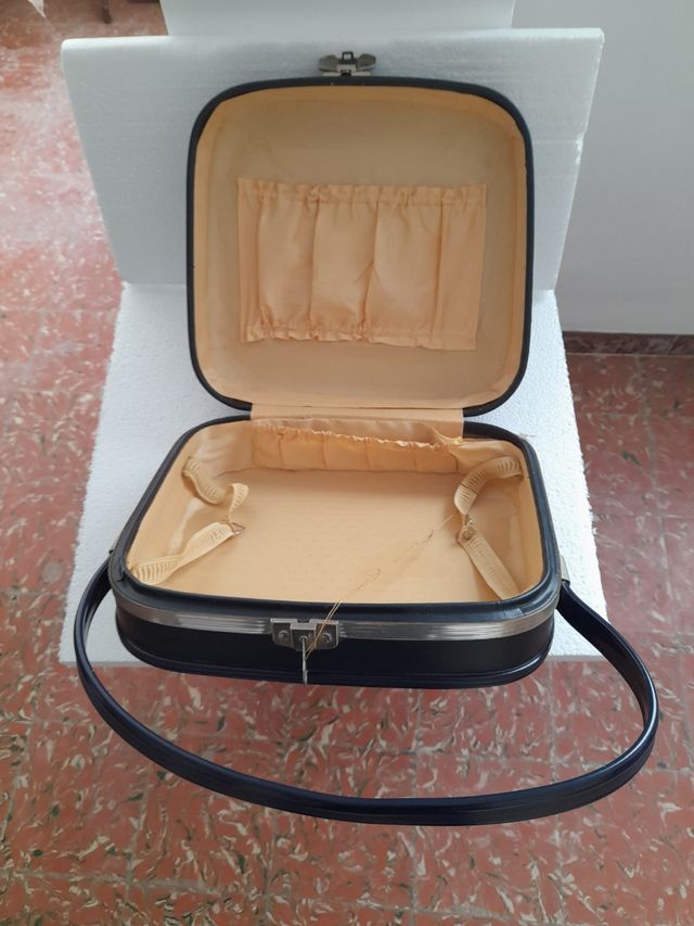 Maleta retro con llave