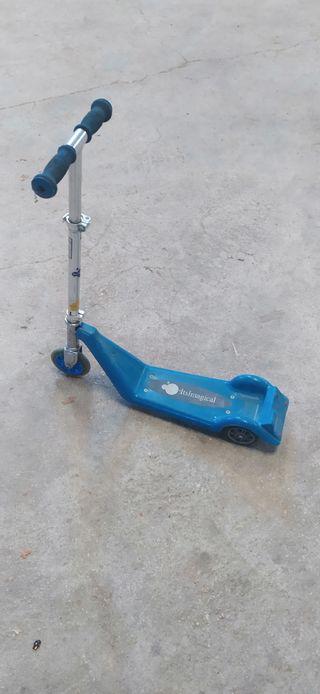 Patinete de tres ruedas