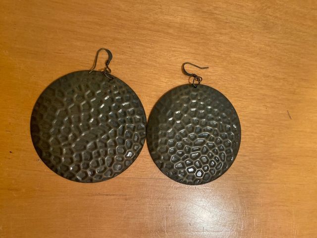 Pendientes de varios modelos, colores y tamaños