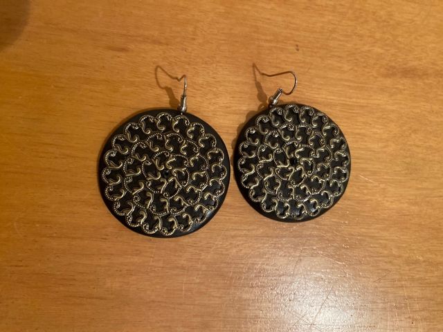 Pendientes de varios modelos, colores y tamaños