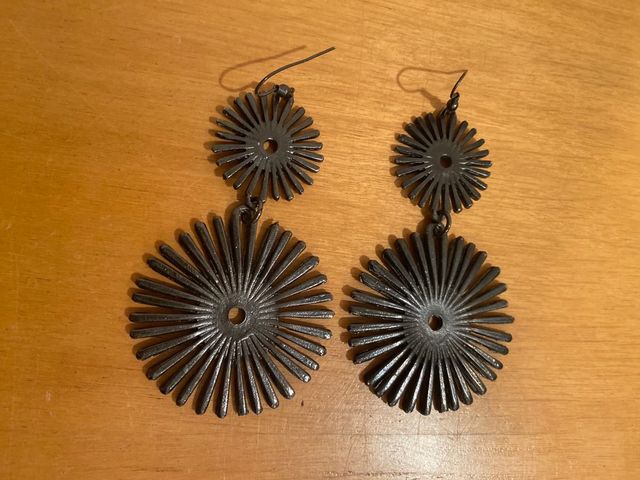 Pendientes de varios modelos, colores y tamaños