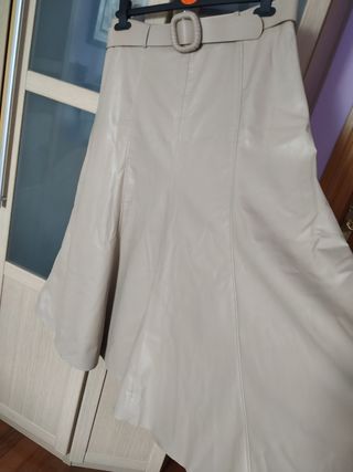 Falda polipiel. Zara talla L
