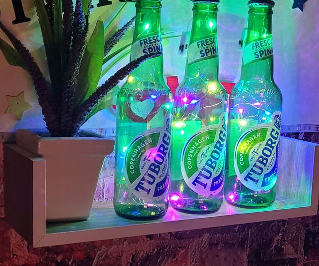 Bottiglie luminose decorative atmosfera