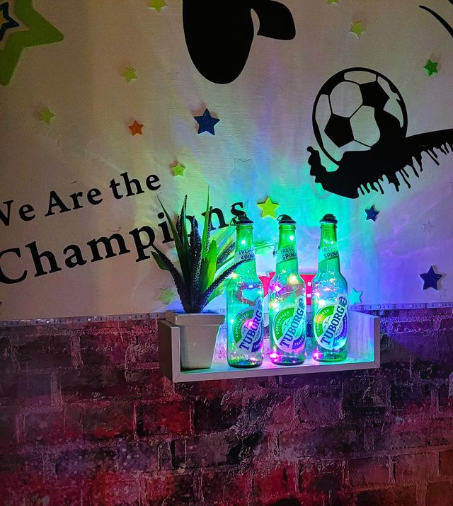 Bottiglie luminose decorative atmosfera