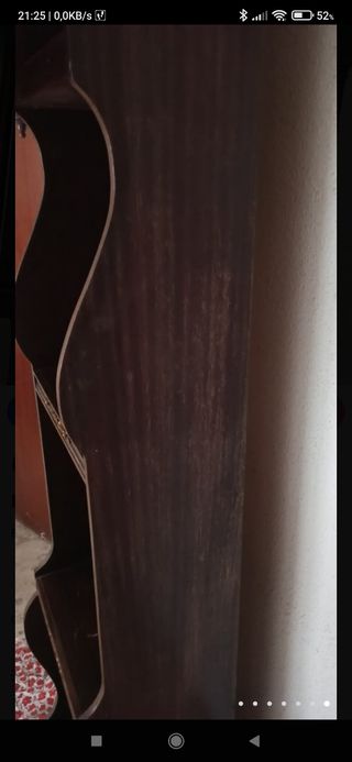 Reloj de pie con estanterías