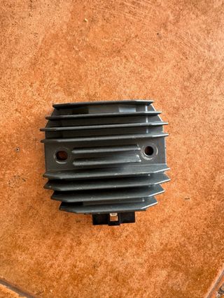 Regulador bateria tmax 560