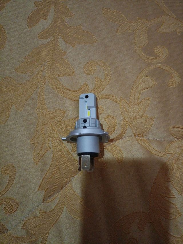 2 Lampadine led 12v (H4) per auto e moto