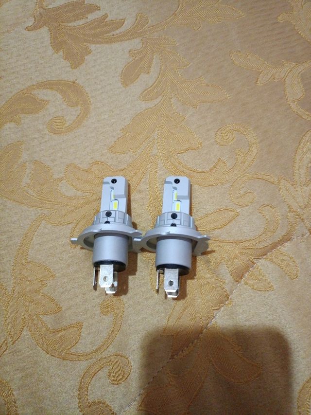 2 Lampadine led 12v (H4) per auto e moto