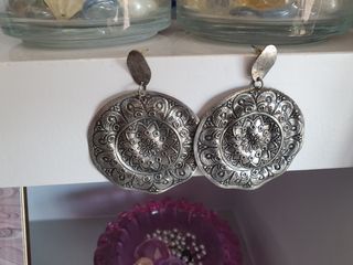 Pendientes grandes plateados