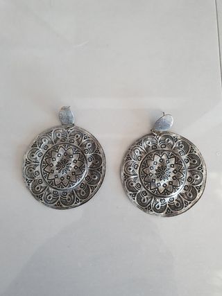 Pendientes grandes plateados