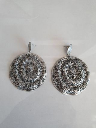 Pendientes grandes plateados