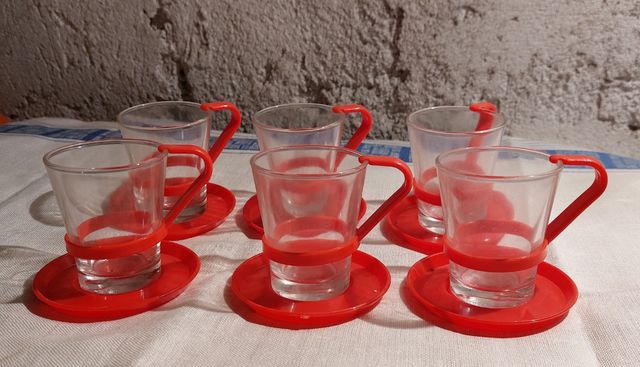 Set di 6 tazzine in vetro e plastica