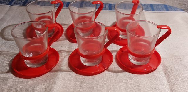 Set di 6 tazzine in vetro e plastica