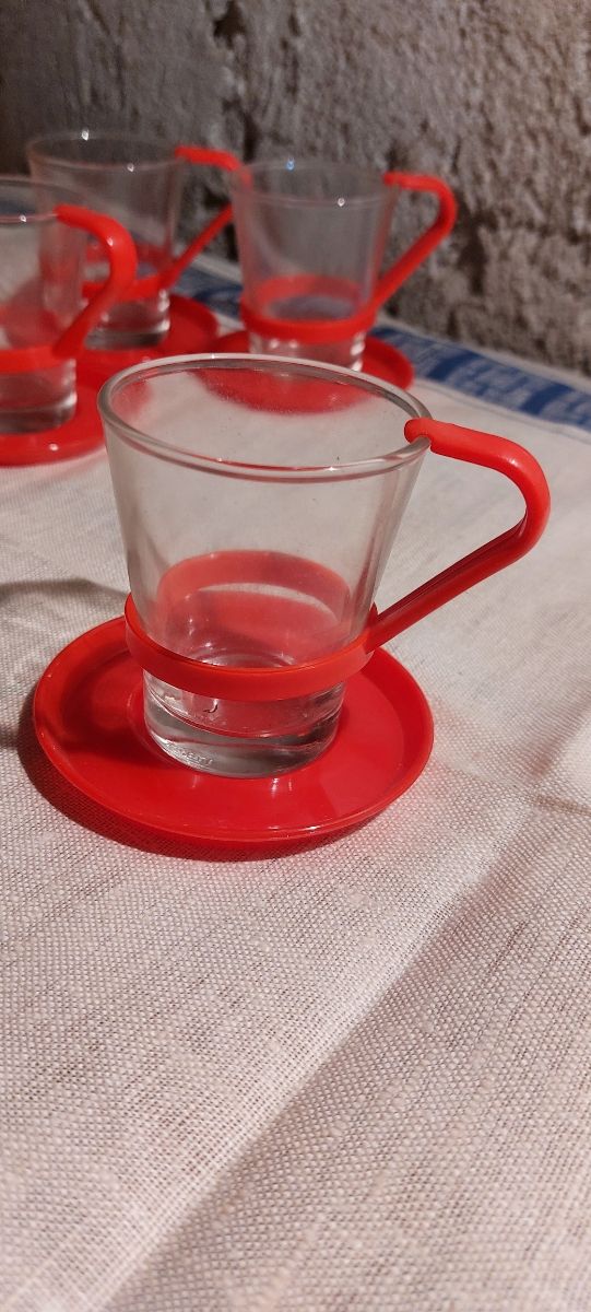 Set di 6 tazzine in vetro e plastica