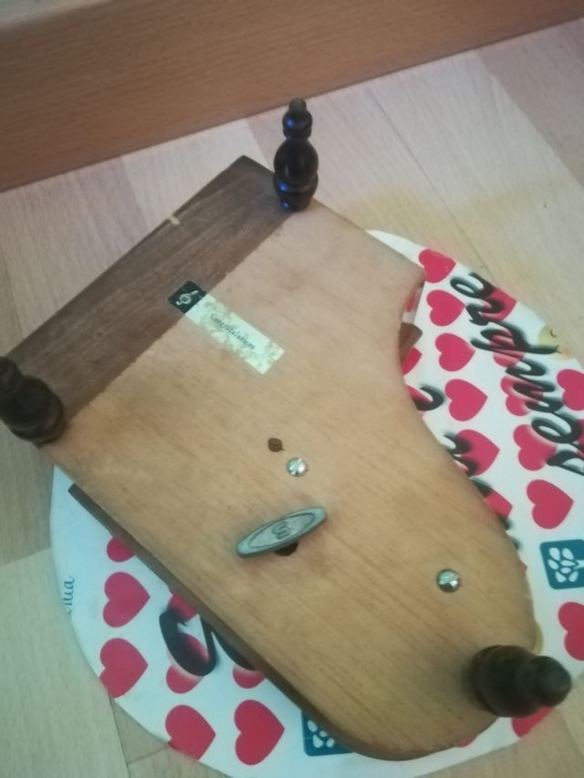 PIANO PEQUEÑO ANTIGUO CON MUSICA