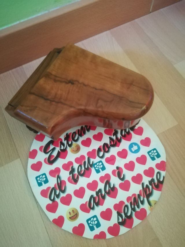 PIANO PEQUEÑO ANTIGUO CON MUSICA