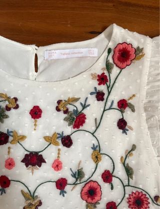 Top bordado flores plumeti S