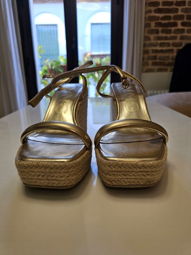 Cuñas esparto dorada talla 39