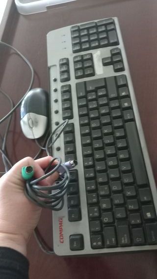 Teclado COMPAQ con conector DIN Y Ratón