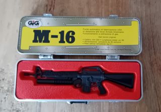Modellino M-16