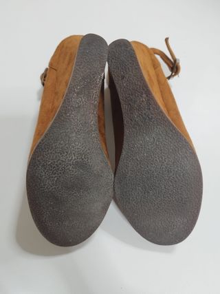 Cuñas de ante marrones