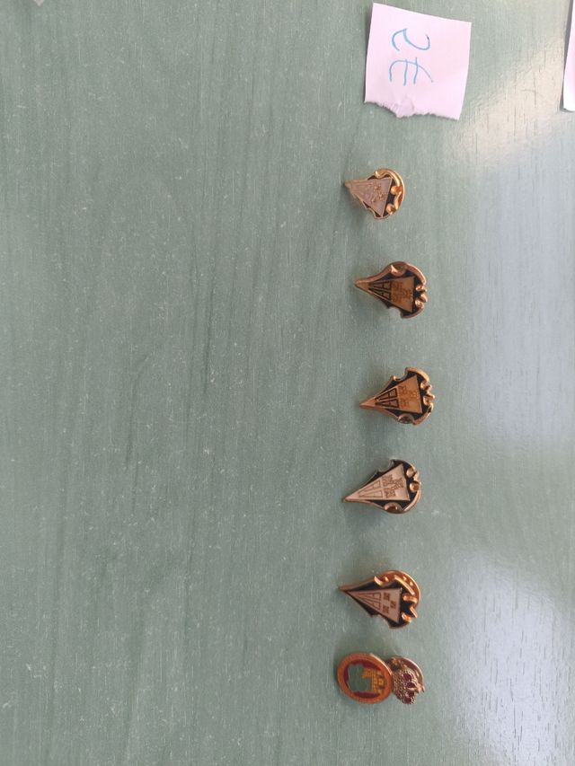 Pins equipos de fútbol 2,3 y 5€