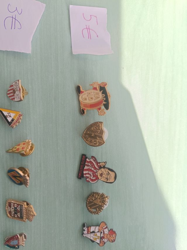 Pins equipos de fútbol 2,3 y 5€