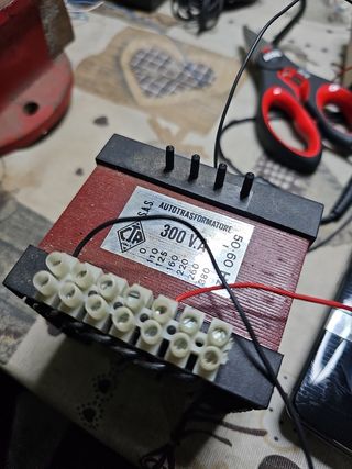 Alimentatore autotrasformatore