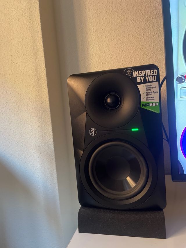 Mackie MR524 x 2 + K3TPC0300