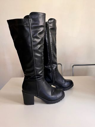 Botas altas negras