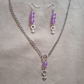 Conjunto feminista lila