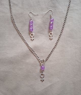 Conjunto feminista lila